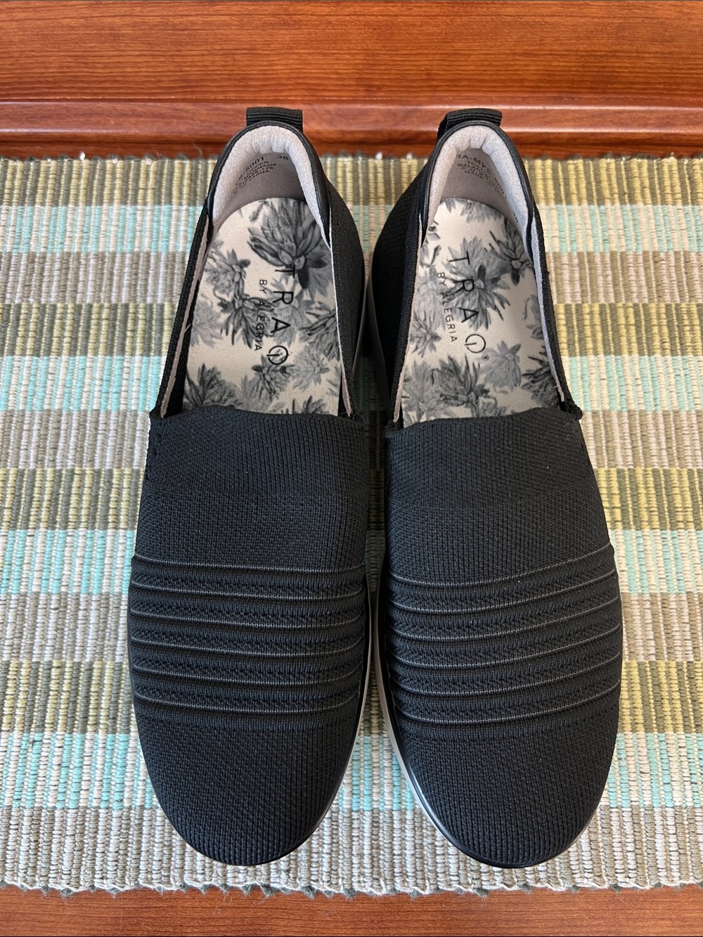 Alegria Traq slip resistant slip on loafers size 38